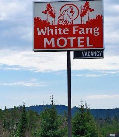 White Fang Motel Уауа Екстериор снимка