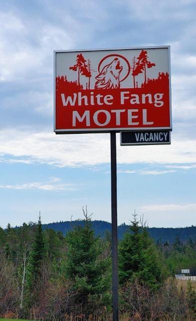 White Fang Motel Уауа Екстериор снимка